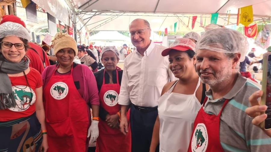 Geraldo Alckmin em evento do MST