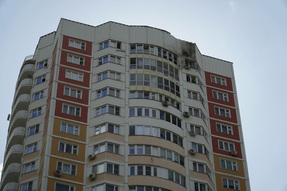 Imagem colorida mostra Ataque de drones em Moscou danifica vários prédios sem vítimas - Metrópoles