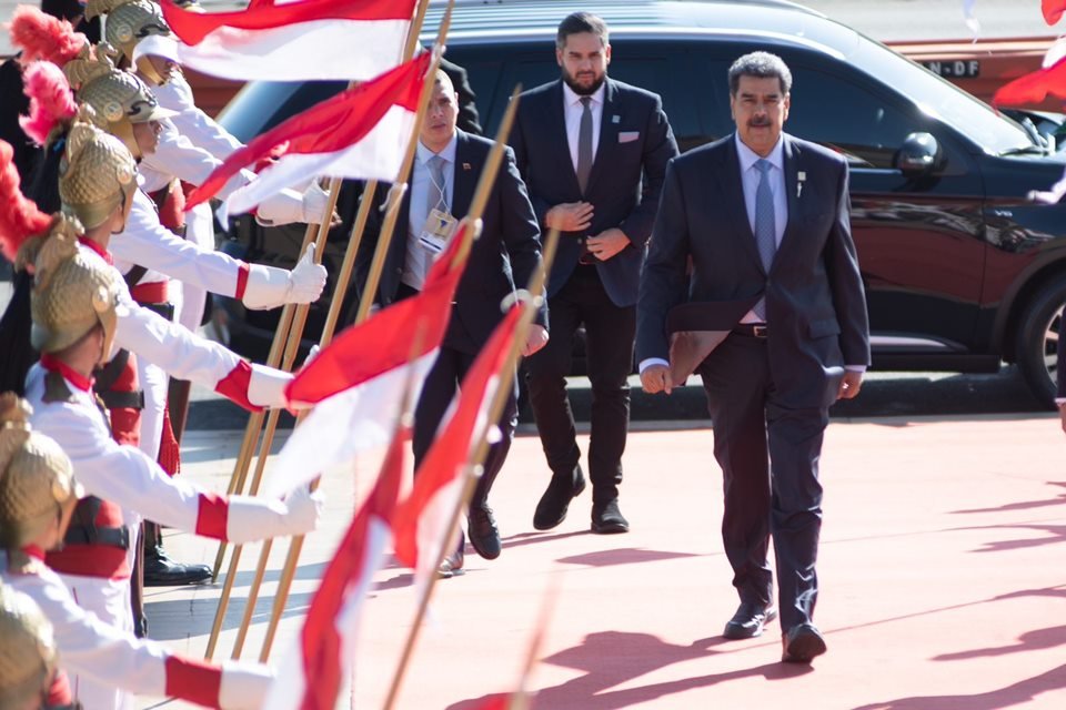 Imagem colorida mostra Nicolas Maduro chega para encontro de Lula com presidentes sul-americanos - Metrópoles