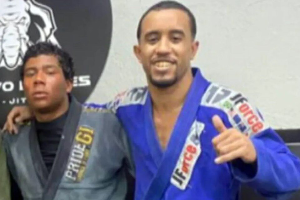 Imagem colorida dos lutadores desaparecidos: Vinicius Leone Gedes Soares (a esquerda) e Mateus Vandre Farias dos Santos (a direita) - Metrópoles