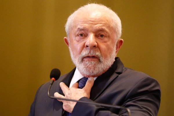 Presidente Lula discursa após encerramento da Reunião com Presidentes da América do Sul no Palácio do Itamaraty 14