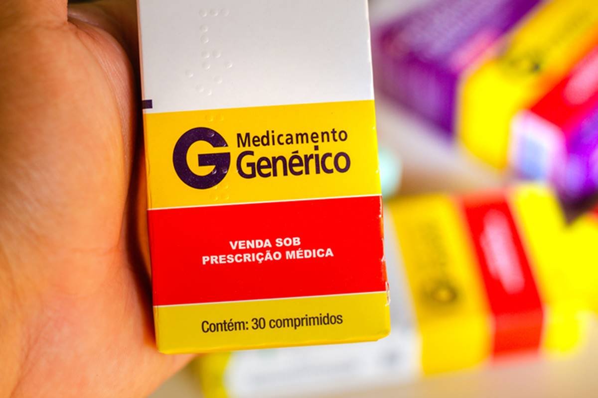 Remédios genéricos: foto colorida de embalagem de medicamento