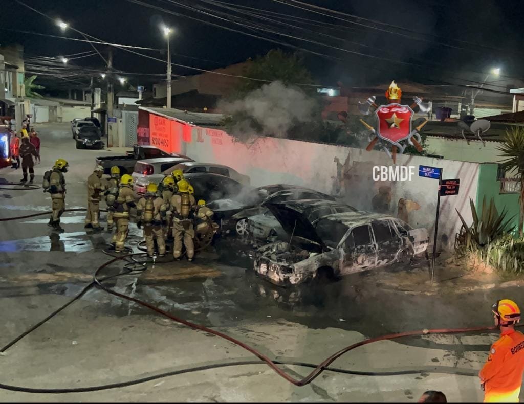 Incêndio atinge oficina e destrói 15 veículos no Distrito Federal