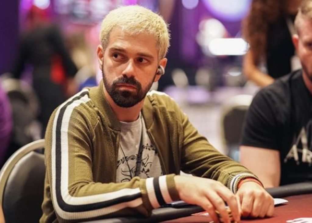 É melhor jogar poker em reais ou em dólares?