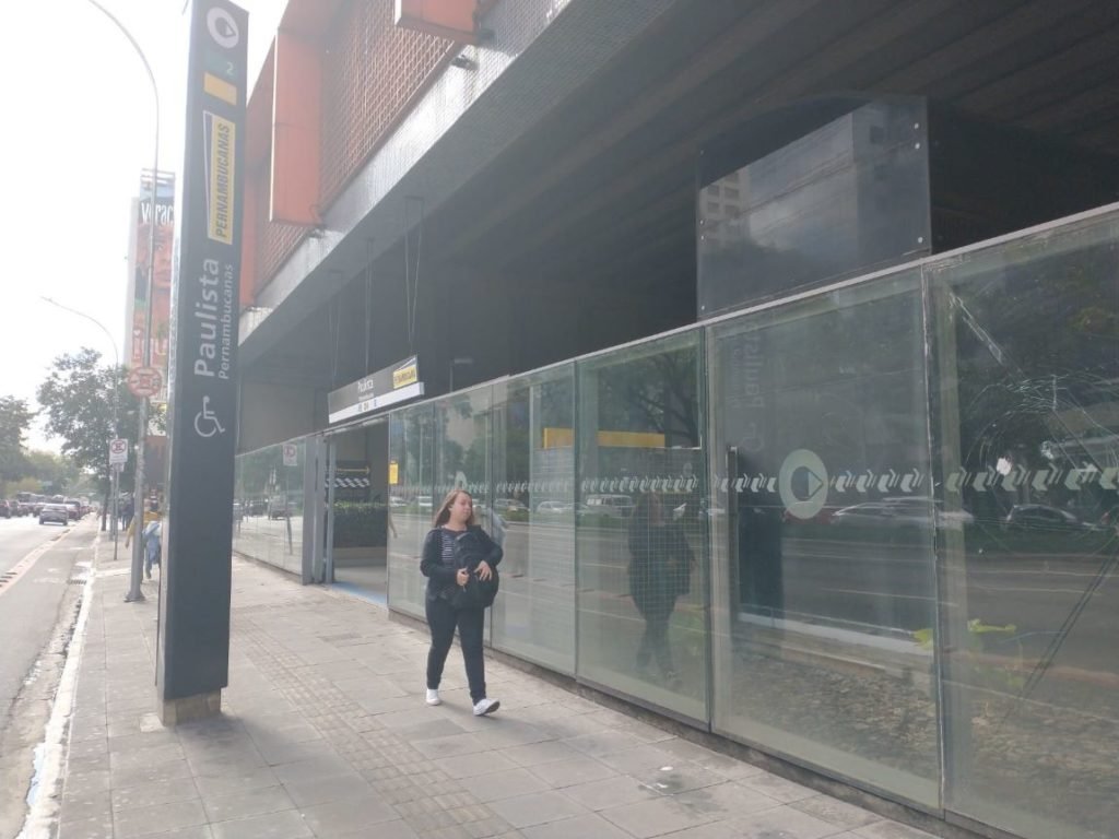 Acesso à Estação Paulista pela Rua da Consolação