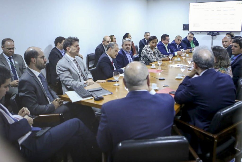 Governo federal apresentou à bancada do DF, uma proposta para dividir em três parcelas o reajuste salarial das forças de segurança da capital do país - Metrópoles