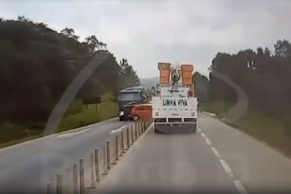 Vídeo câmera em caminhão flagra acidente que matou jovem em Curitiba