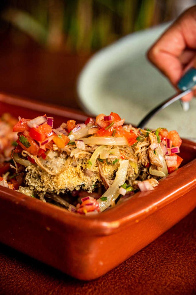 Na foto, um prato com comida - Metrópoles