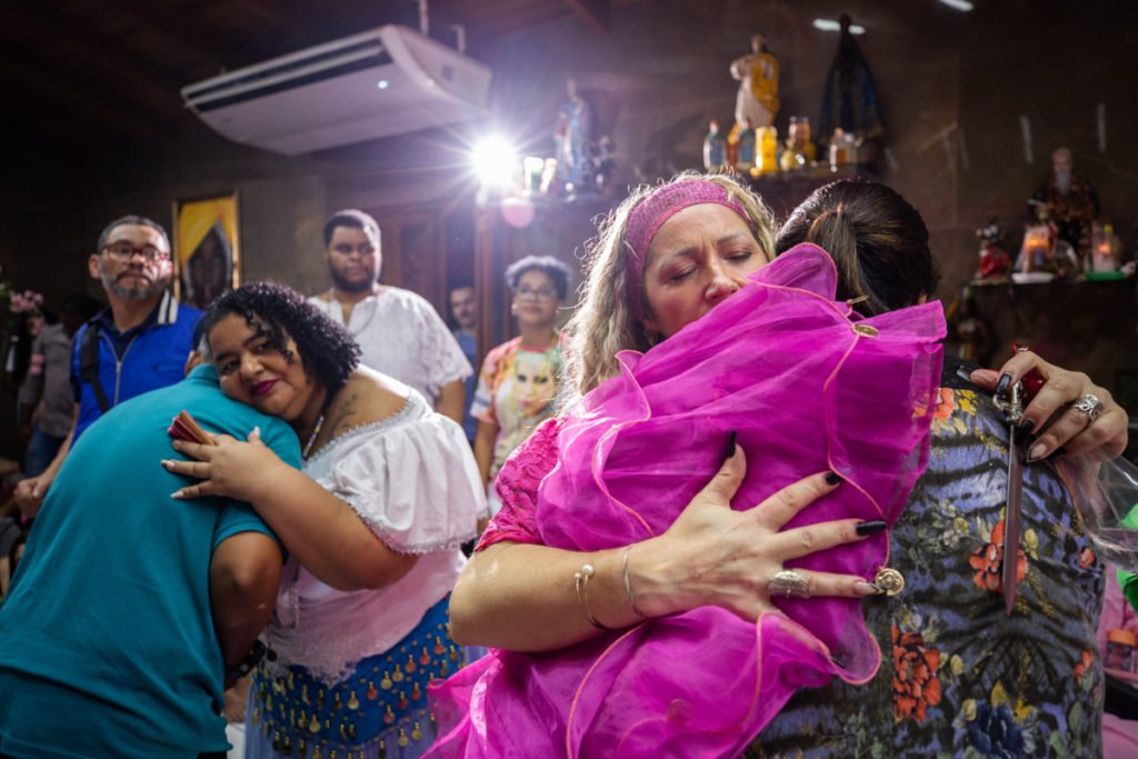 Alvorada (RS), 25/05/2023. Mãe Michelly da Cigana apresenta e posa para fotos no salão da Quimbanda eom imagens de Belzebu, em sua casa de religião Magia Cigana, em Alvorada, Rio Grande do Sul. A sessão