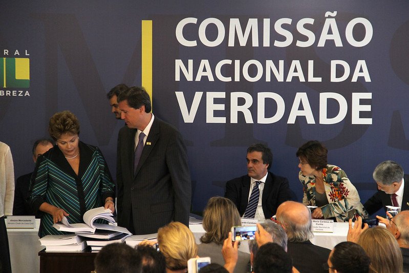 Dilma Rousseff, então presidente da República, durante a cerimônia de entrega do relatório da Comissão Nacional da Verdade (CNV)