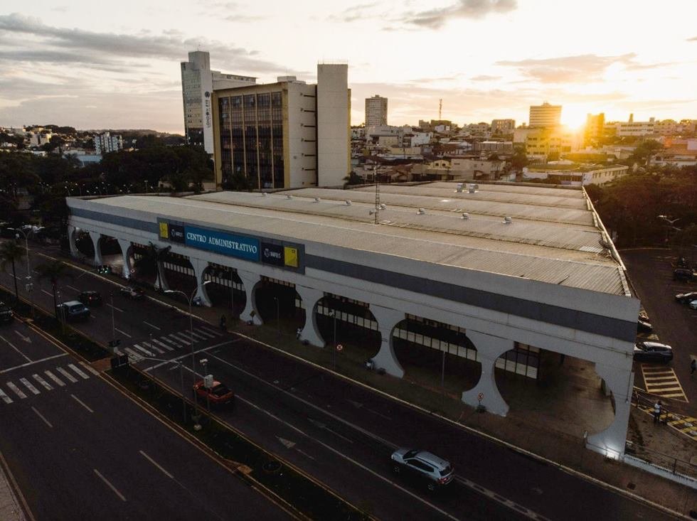 imagem colorida centro administrativo anapolis