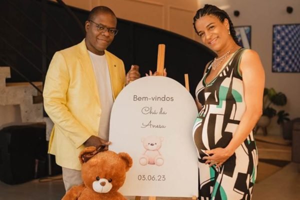 Ministro Silvio Almeida e Ednéia Carvalho recebem em chá de bebê
