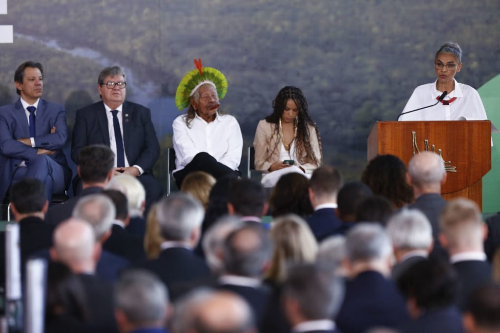 Ministra Marina Silva discursa em cerimônia de celebração do Dia Mundial do Meio Ambiente, no Salão Nobre do Palácio do Planalto - metrópoles
