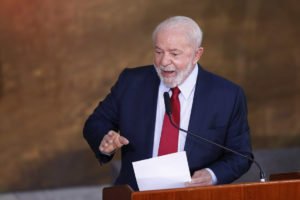 Presidente Lula discursa em cerimônia de celebração do Dia Mundial do Meio Ambiente, no Salão Nobre do Palácio do Planalto - metrópoles
