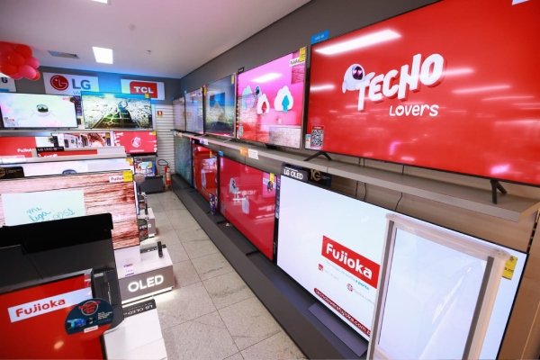foto colorida da loja fujioka - metrópoles
