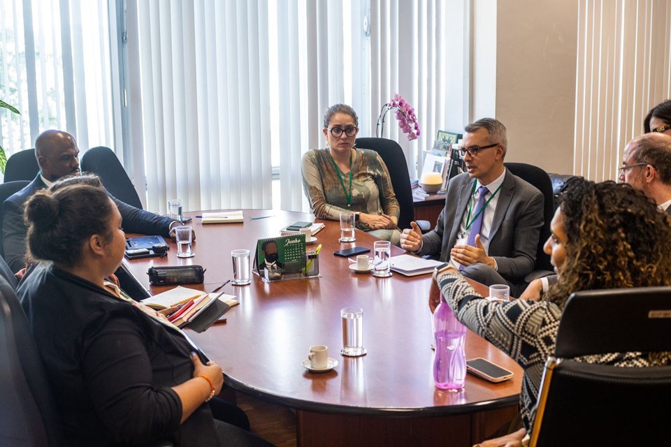 Foto colorida do encontro de representantes do Google com a ministra Anielle Franco - Metrópoles