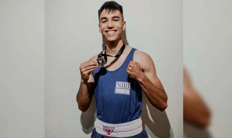 Imagem colorida do lutador e professor de boxe Lucca Arbigaus Gritten, morto minutos após comprar moto em Curitiba (PR) - Metrópoles