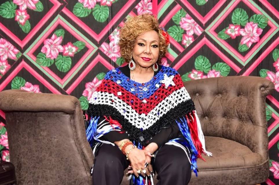 Cantora Alcione durante o São João da Tay - Metrópoles