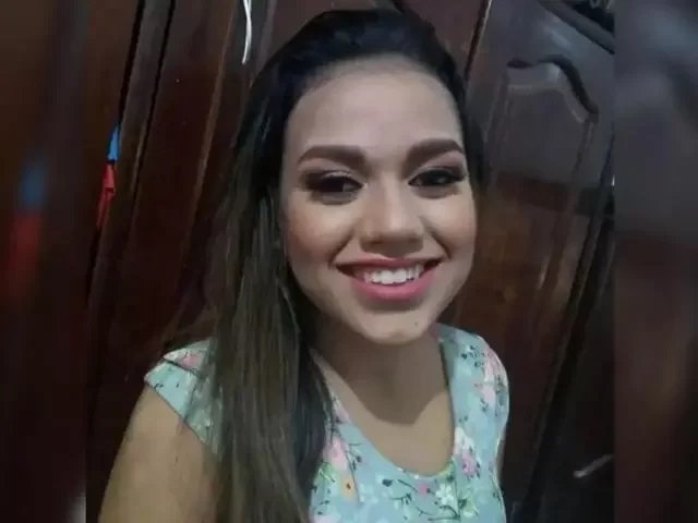 Foto colorida de Manuela Vitória de Araújo Farias, presa na Indonésia por tráfico de drogas - Metrópoles