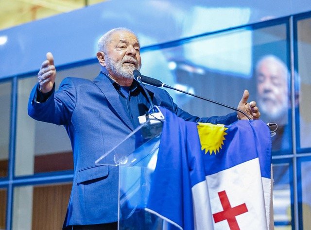 Lula ainda visitou as instalações do Polo Automotivo de Goiana (PE)
