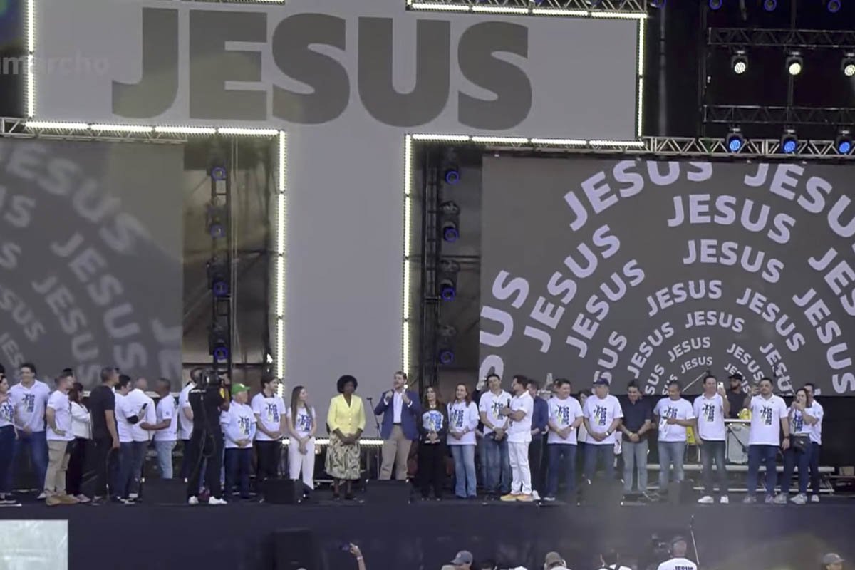 Jorge Messias da Advocacia-Geral da União e autoridades durante marcha para Jesus reúne milhares em SP - Metrópoles