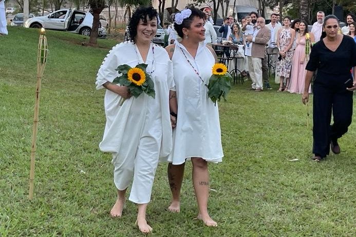 Ex-candidata ao GDF, Keka Bagno se casa com escritora em cerimônia do candomblé