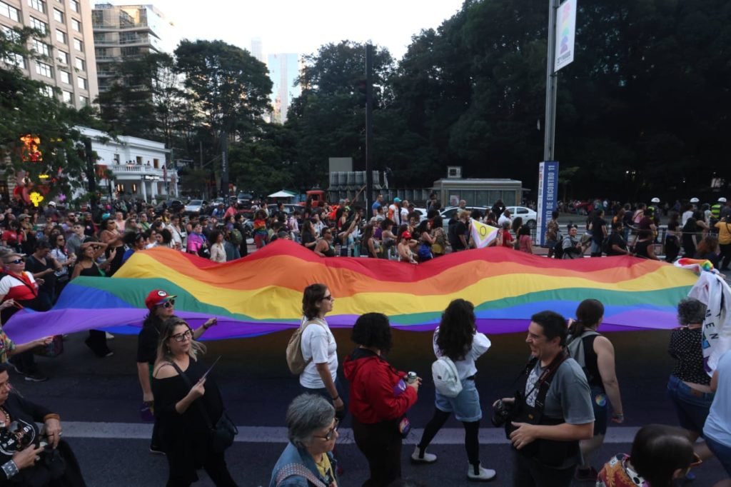 Na Véspera Da Parada Caminhada Reúne Lésbicas E Bissexuais Na Paulista Metrópoles 