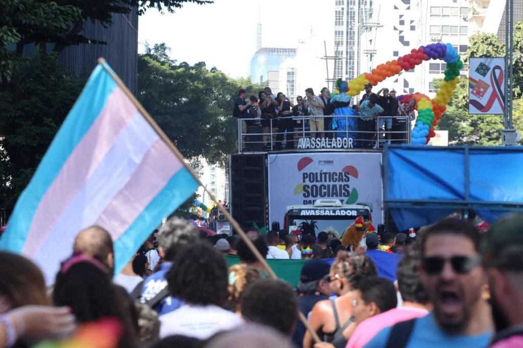 27ª Parada do Orgulho LGBT+ de São Paulo na Avenida Paulista