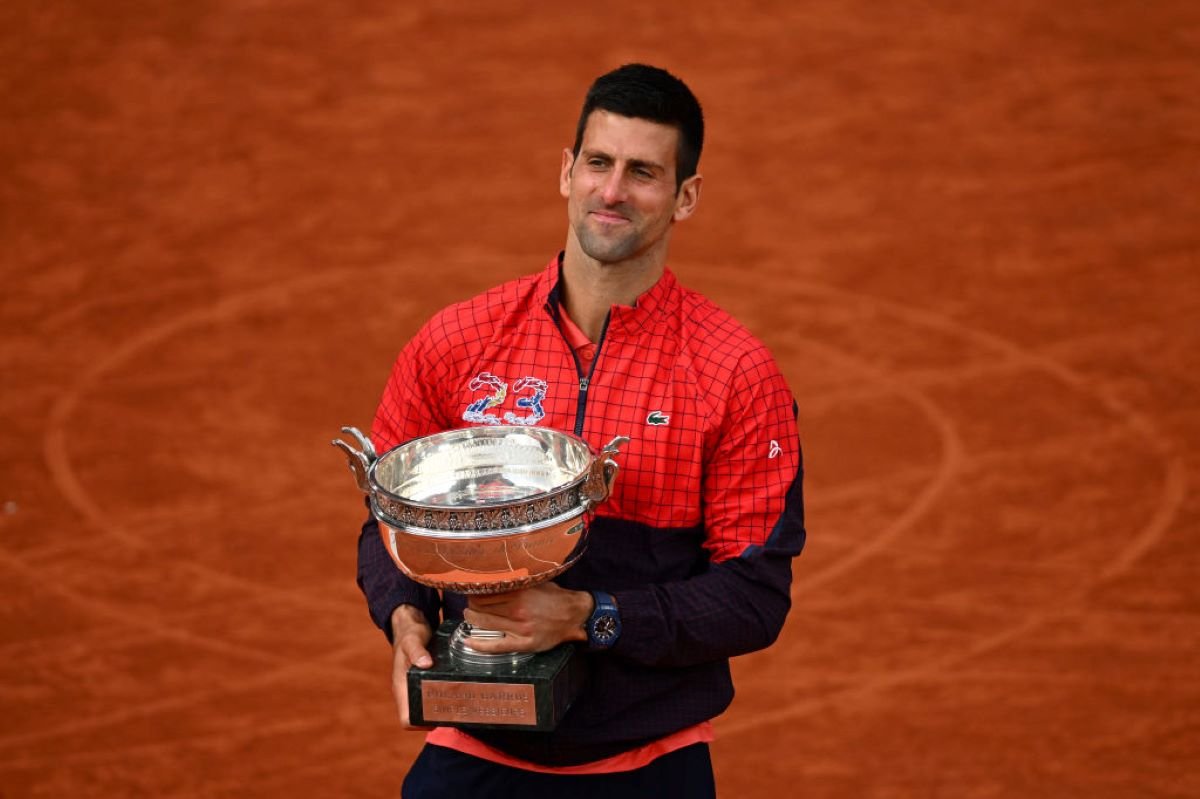 Djokovic vence Roland Garros e se isola como recordista de títulos