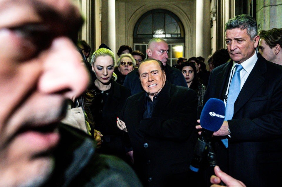 Imagem colorida mostra ex-primeiro-ministro da Itália Silvio Berlusconi