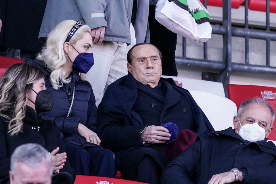 Imagem colorida mostra ex-primeiro-ministro da Itália Silvio Berlusconi