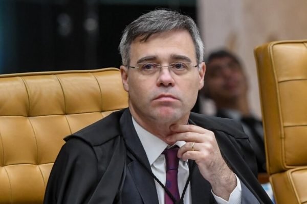Bolsonaro Imagem colorida do ministro do STF André Mendonça durante sessão na Suprema Corte