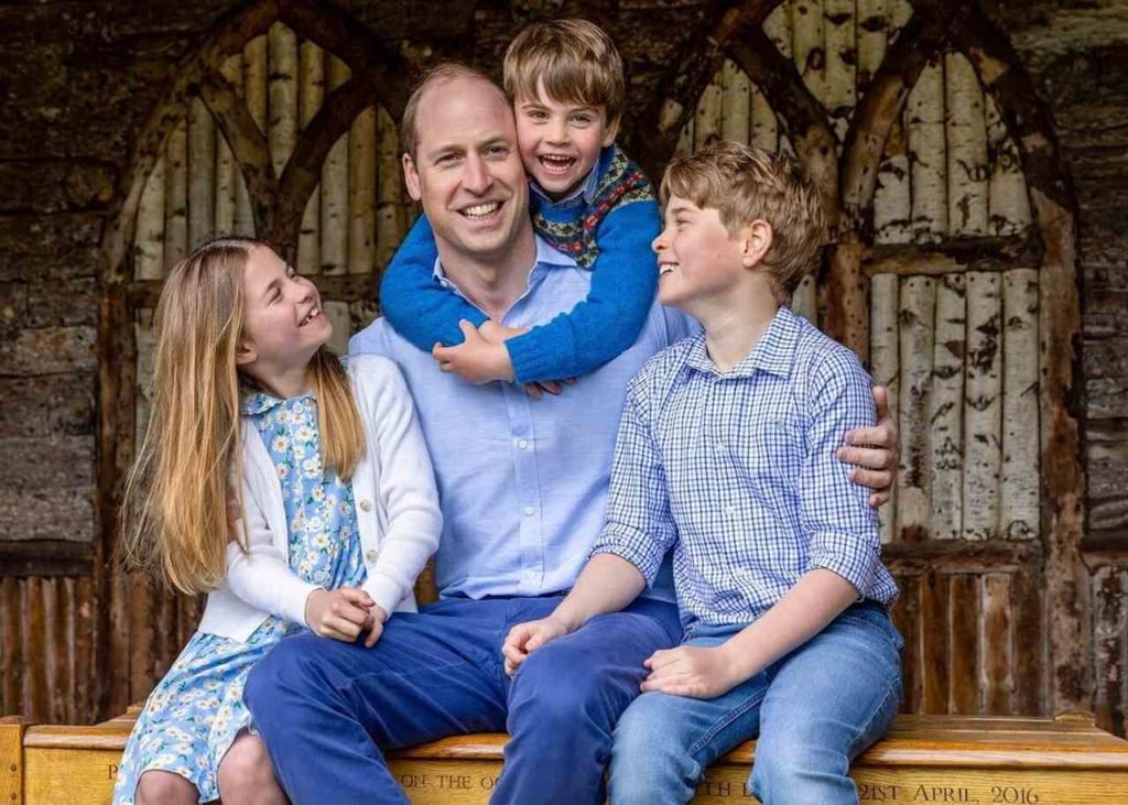 Na foto, o Príncipe William e filhos, Louis, Charlotte, George - Metrópoles