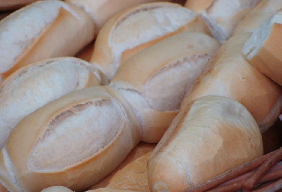 Preciso mesmo cortar o pão? Em qual refeição pão engorda menos?, nutrição
