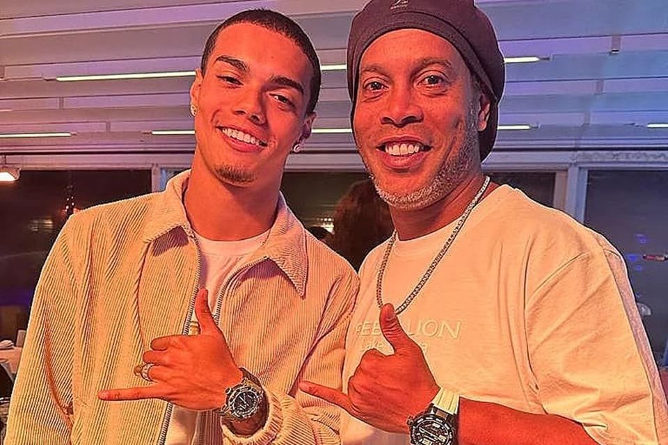 Ronaldinho Gaúcho e o filho João Mendes