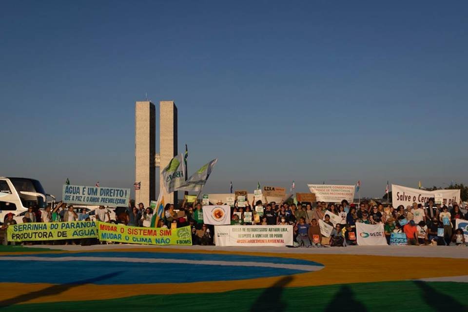 Manifestação no Congresso Nacional contra políticas antiambientais - Metrópoles