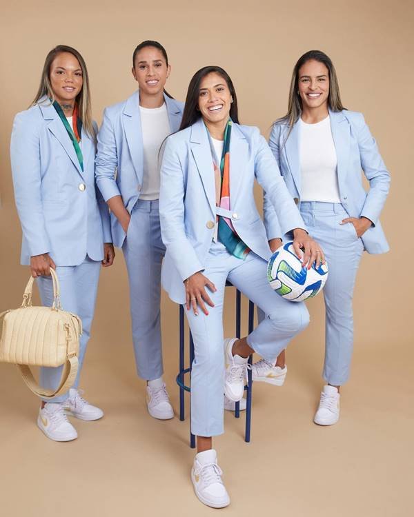 Jogadoras da Seleção Brasileira feminina usando alfaiataria - Metrópoles