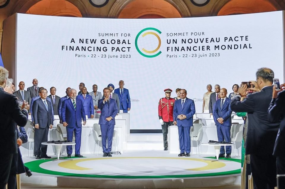 Imagem colorida mostra Lula na Cúpula para Novo Pacto Financeiro Global - Metrópoles