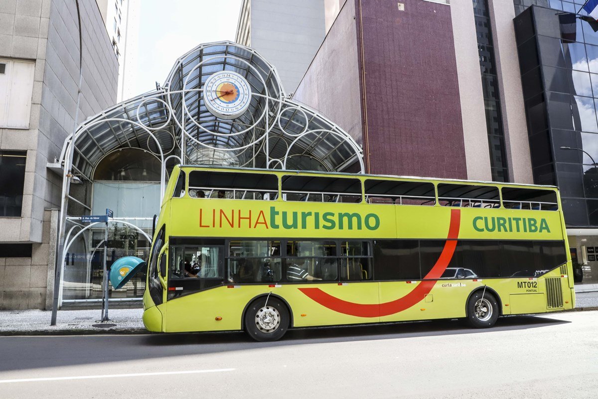Linhas de ônibus de Curitiba têm nomes curiosos e bizarros. Veja e  divirta-se!