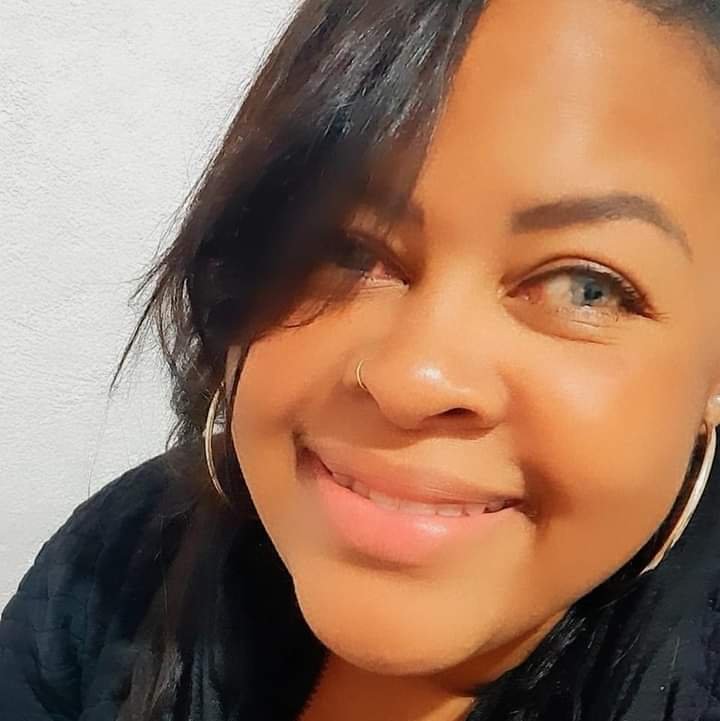 A jornalista Roana Mello perdeu a visão do olho direito por conta do edema macular diabético e reforça a importância do acesso à informação sobre as complicações do diabetes