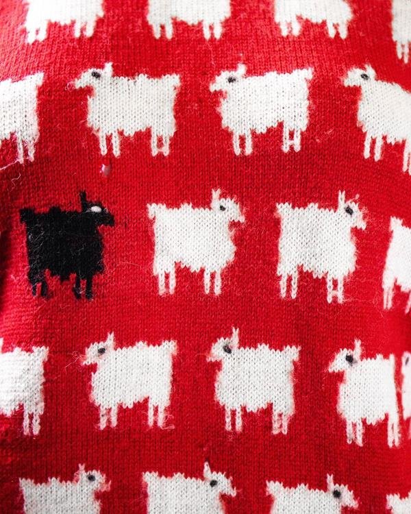 Suéter de ovelhas da princesa Diana é leiloado por mais de US$ 1 milhão