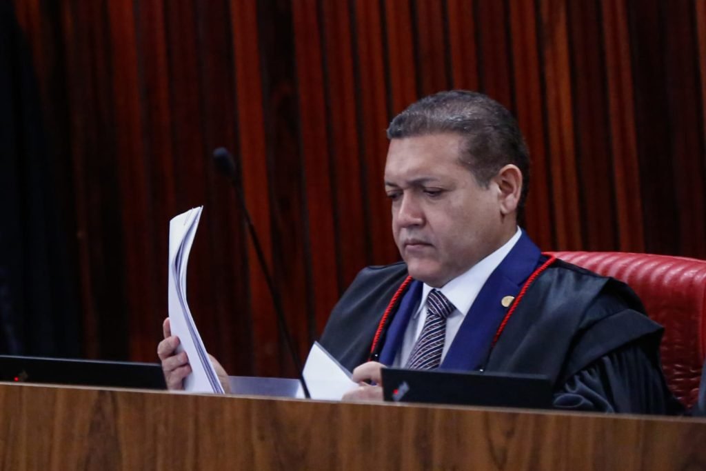 Ministro Kassio Nunes Marques durante sessão no Tribunal Superior Eleitoral TSE retoma, nesta terça-feira (27:6), o julgamento que pode levar à inelegibilidade do ex-presidente Jair Bolsonaro (PL-RJ)