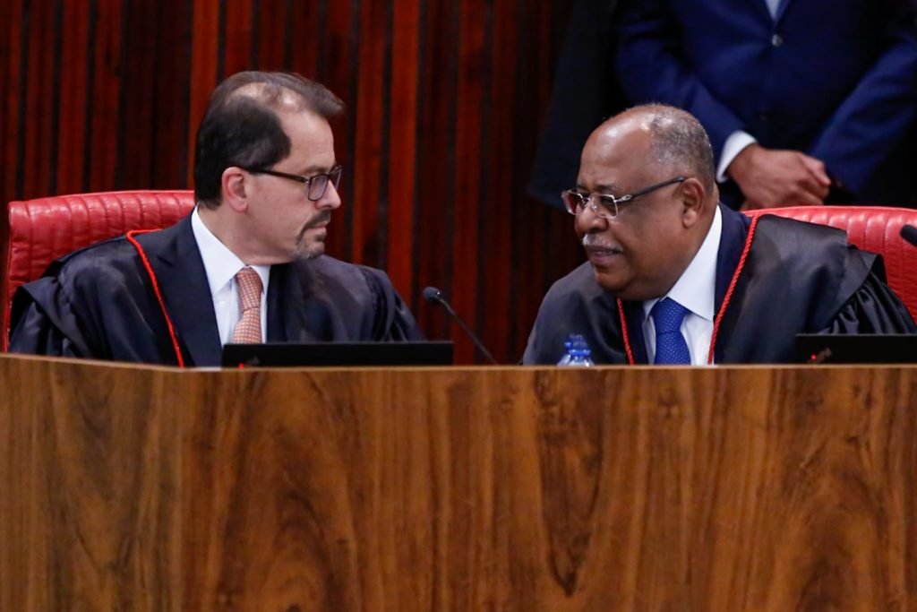 Ministro Floriano de Azevedo e Ministro Benedito Gonçalves, relator da ação que pede inegibilidade do ex-presidente Jair Bolsonaro