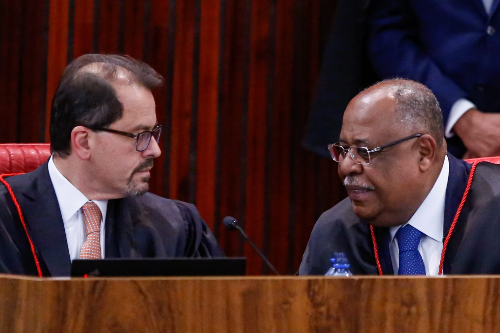 Ministros Floriano de Azevedo e Benedito Gonçalves, relator da ação que pede inegibilidade do ex-presidente Jair Bolsonaro