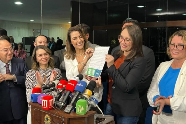 Soraya Thronicke e a deputada Renata Abreu, na oficialização da filiação da senadora ao Podemos