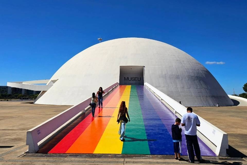 Cidade do Rio se cobre com as cores do arco-íris para festejar o Dia  Internacional do Orgulho LGBTQIAP+ - Jornal O Globo