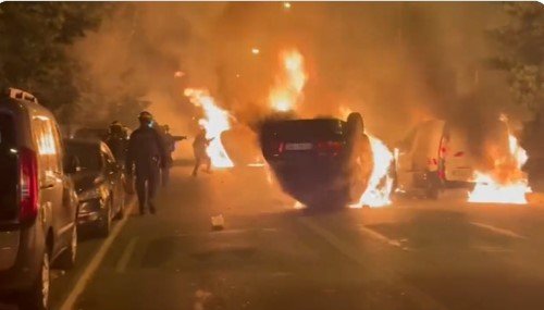 Vídeos: 2ª noite de protestos gera caos na França; 150 foram presos
