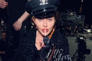Foto colorida de Madonna - Metrópoles
