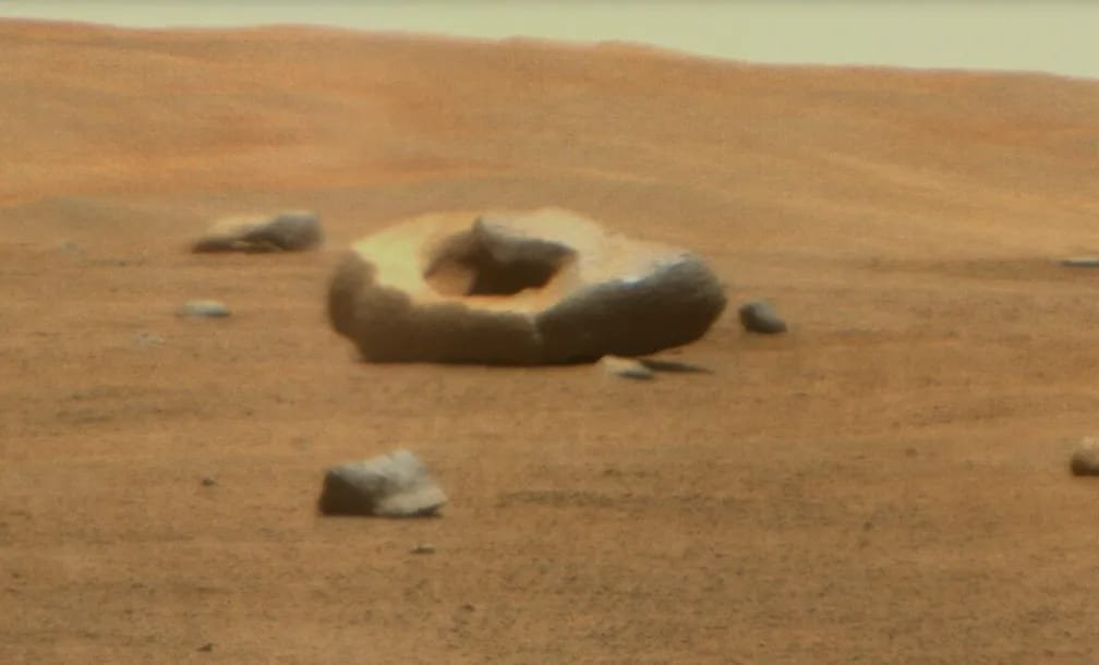 Robô da Nasa encontra rocha em formato de “rosquinha” em Marte