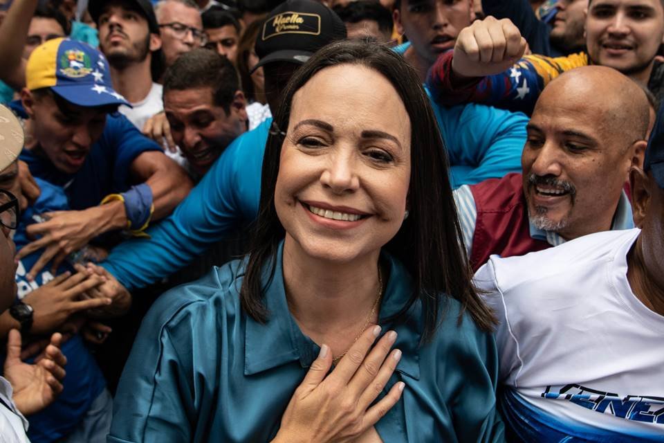 Foto colorida da líder da oposição Maria Corina Machado - Metrópoles